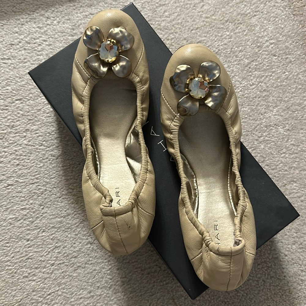 Tahari tan flats size 8M